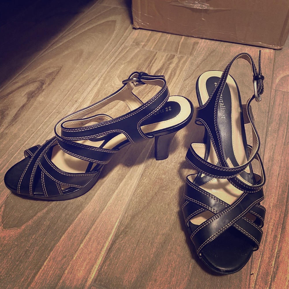 Naturalized N5 Comfort Brown strappy heels